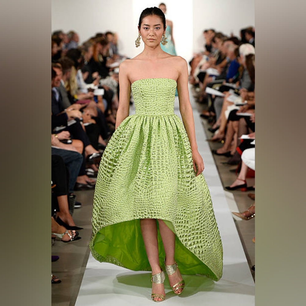 $7,000 OSCAR DE LA RENTA LIGHT GREEN HI LOW STRAPLESS TRAIN SILK GOWN US L - Picture 4 of 16